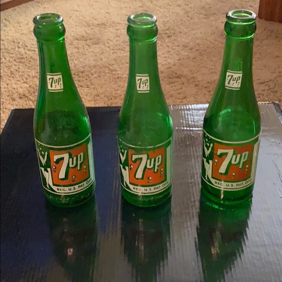 Vintage 7up bottles - Picture 1 of 1